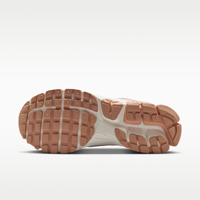 Nike Zoom Vomero 5 Rose Gold in Sail / Rose Gold / Rose Gold - view 2