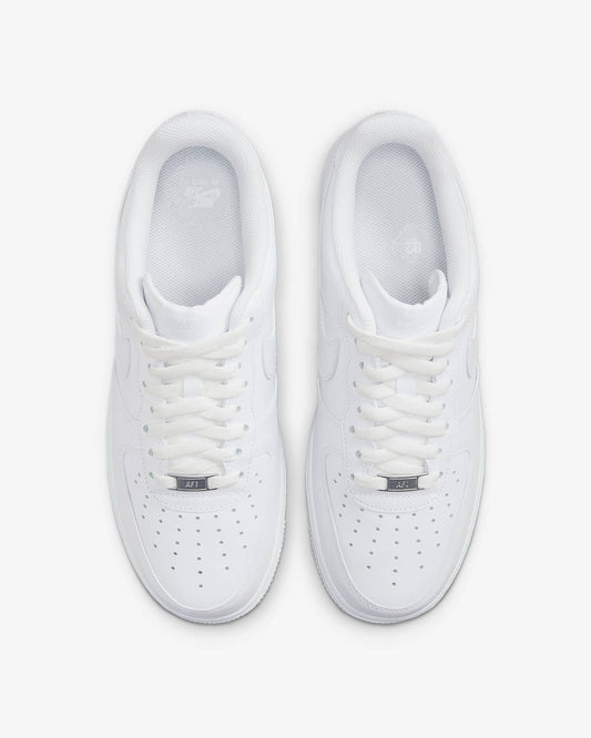 Nike Air Force 1 '07 in White / White