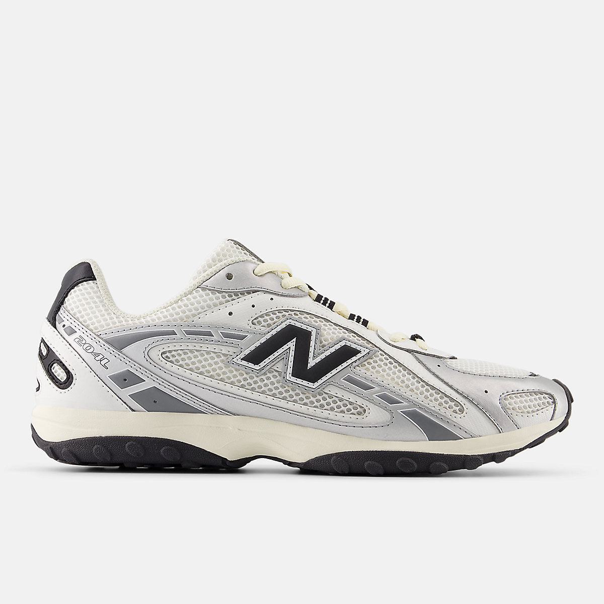 New Balance 204L in Silver Metallic / Black